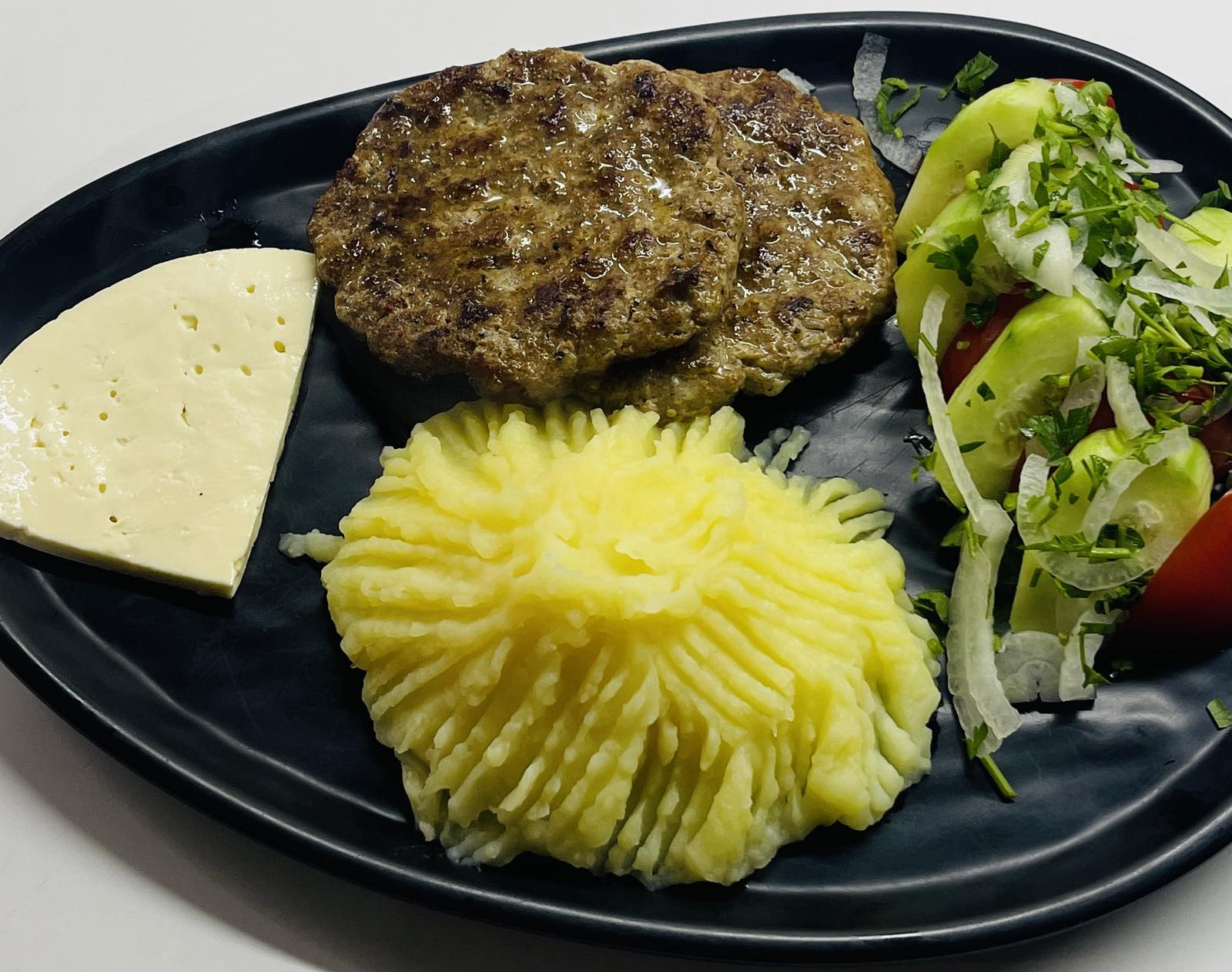 პიურე 2 კატლეტით,ღორის