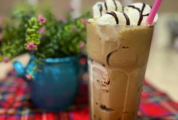 ცივი ყავა ნაყინით