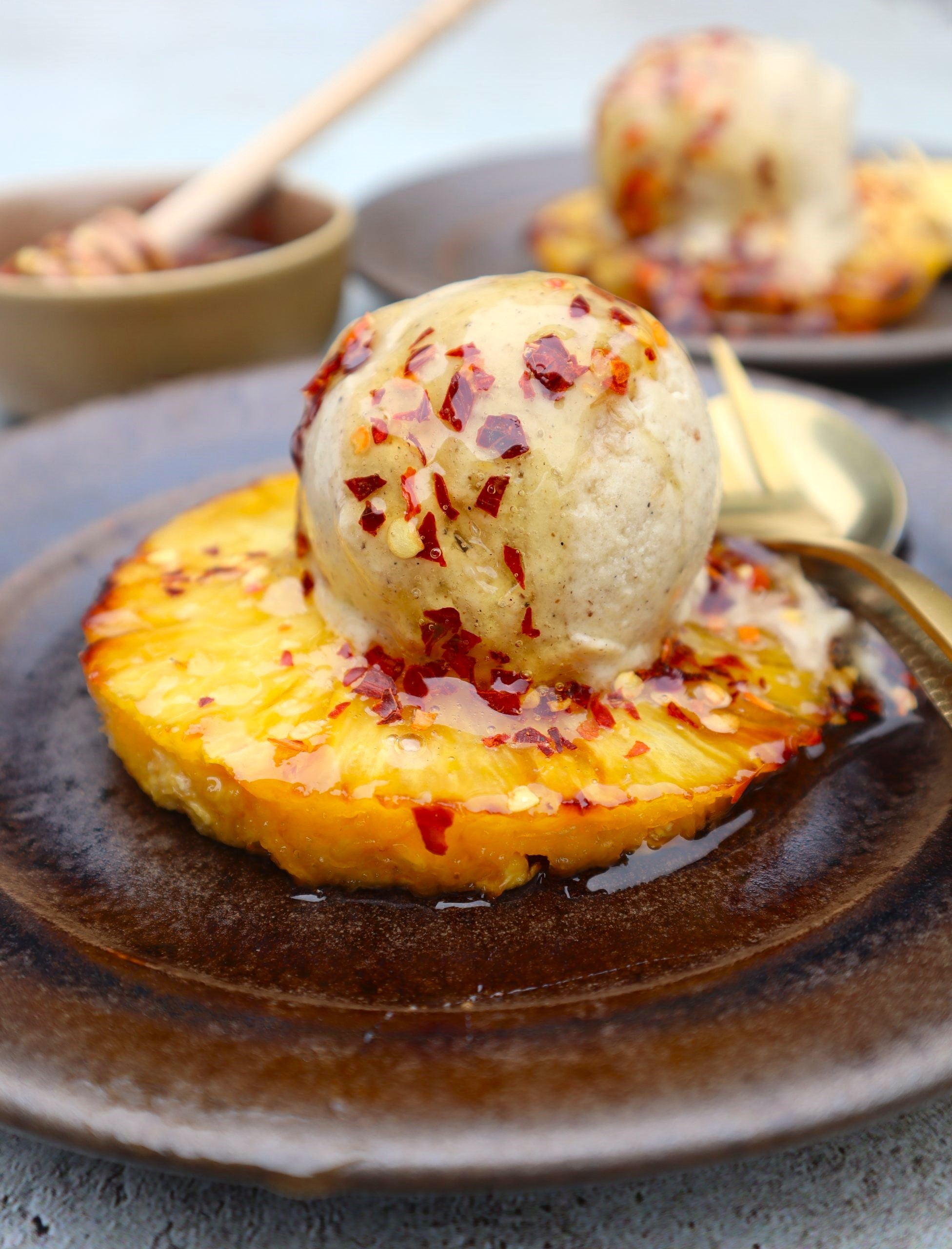 დამარინადებული ანანასი მარაკუია  დარიჩინის ნაყინით