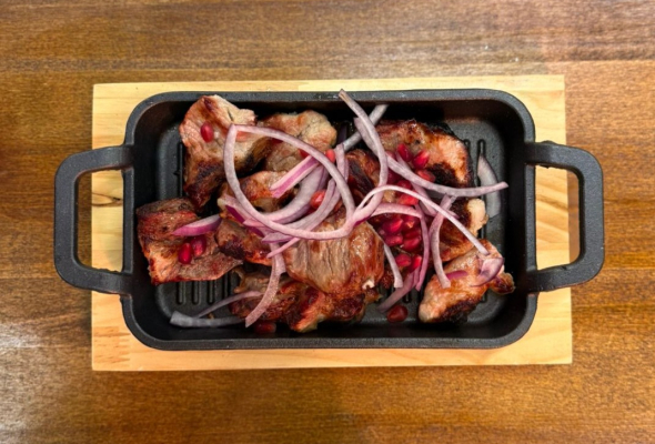 გრილზე მომზადებული ღორის მწვადი