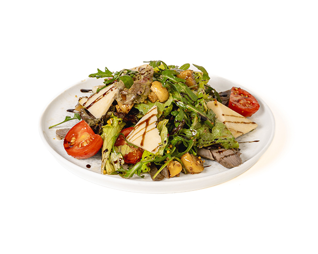 სალათი ღუმელში შემწვარი ხბოს ხორცით