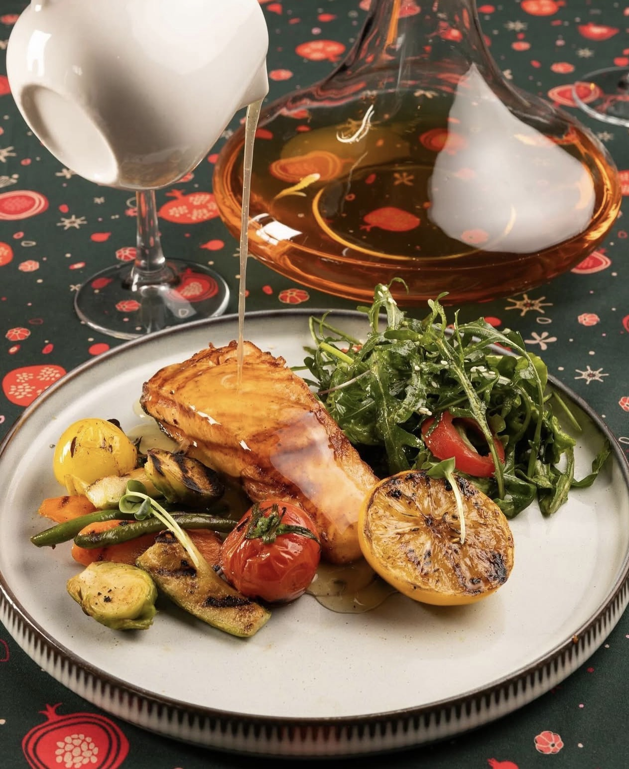 ორაგულის სტეიკი ბოსტნეულის გარნირით