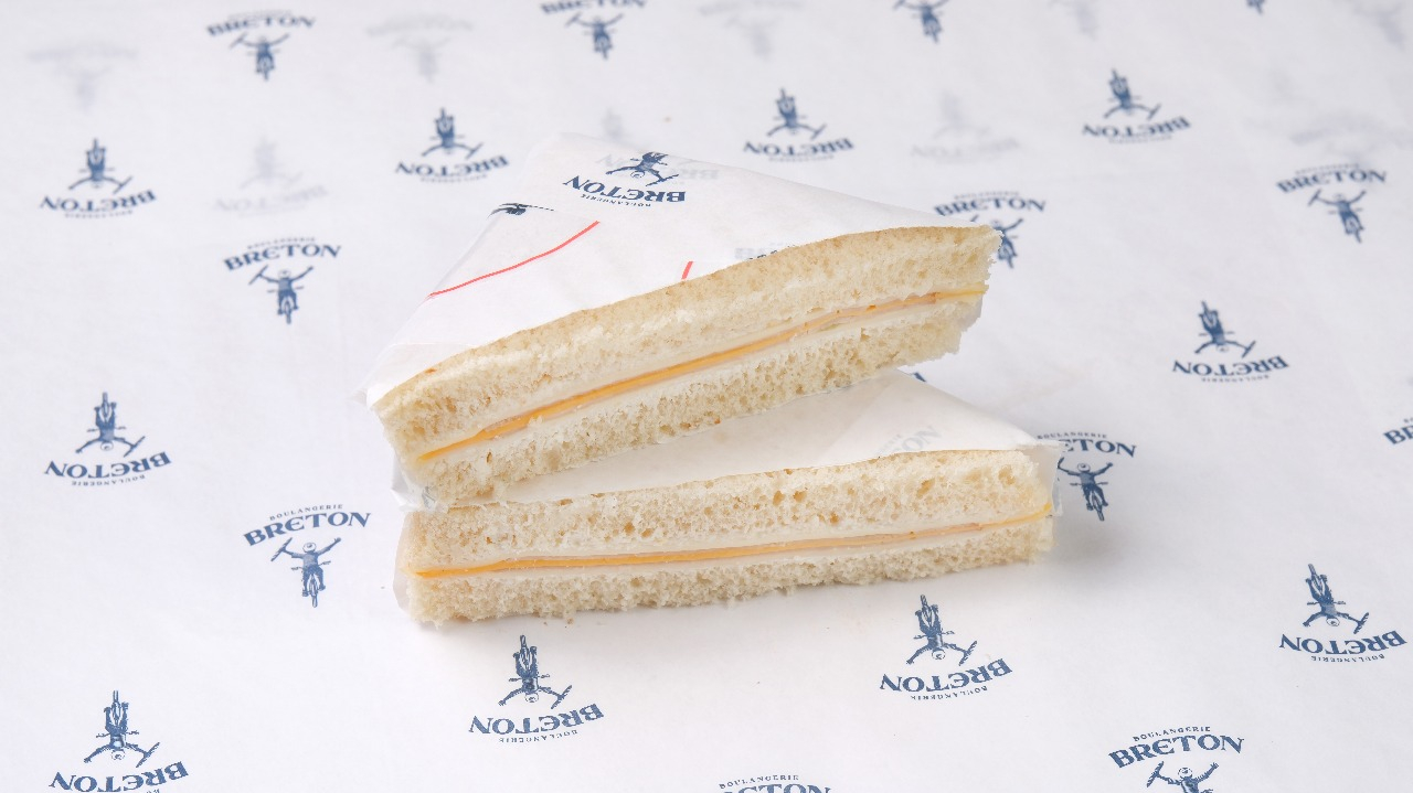 სენდვიჩი ლორით და ყველით