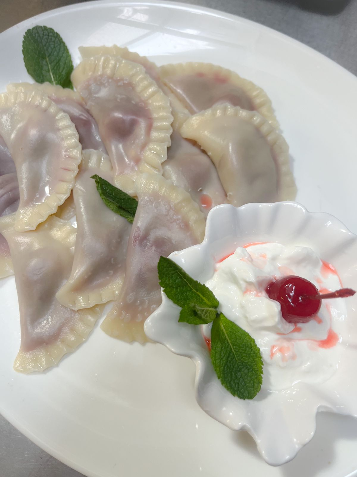 "ვარენიკი" ალუბლით  + არაჟანი