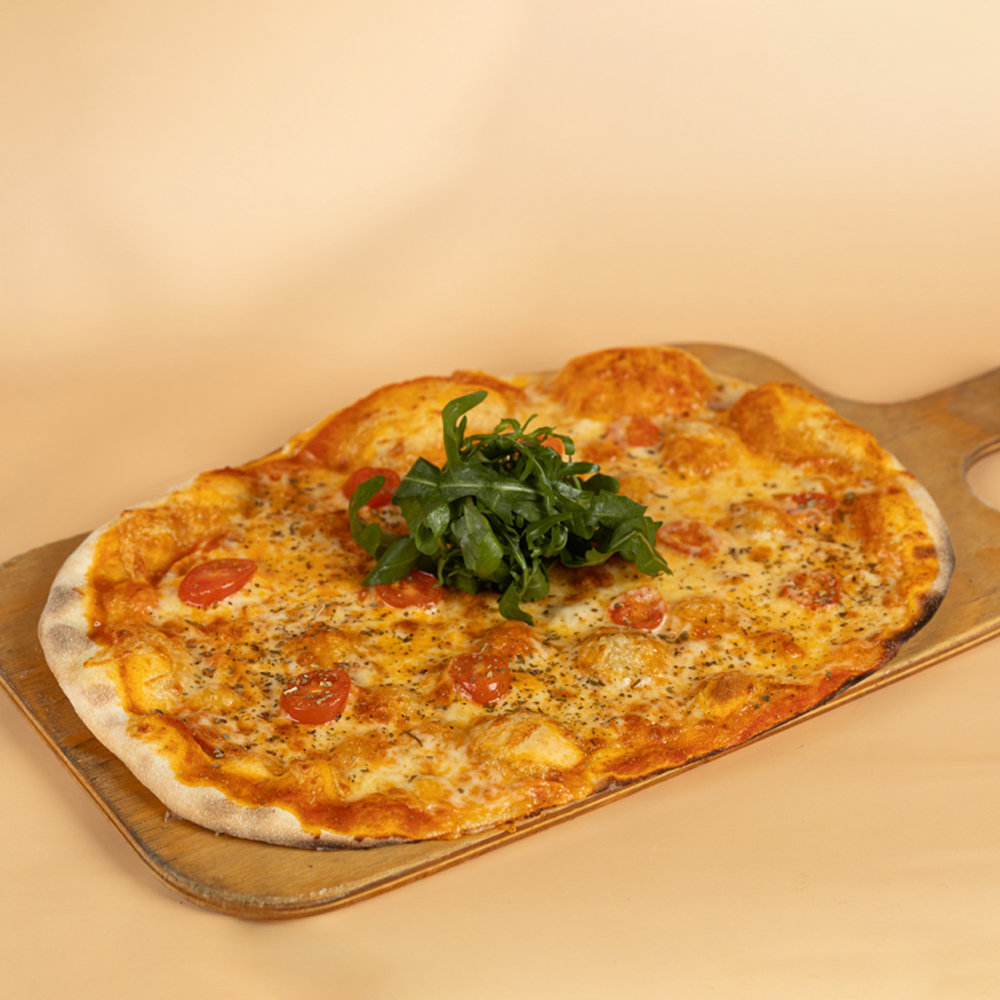 პიცა პომიდვრით და ყველით