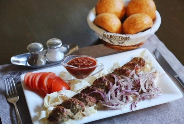 ხბოს ხორცის ქაბაბი სულგუნით