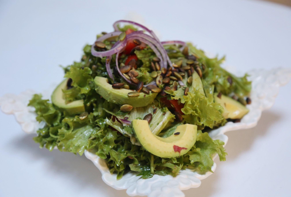 *სალათი "GREEN ავოკადოთი"