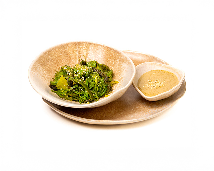 ჰიაში ვაკამე თხილის სოუსით