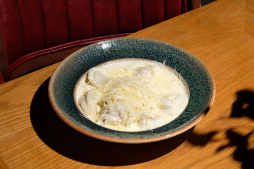 პელმენი ყველი ედამერის სოუსით