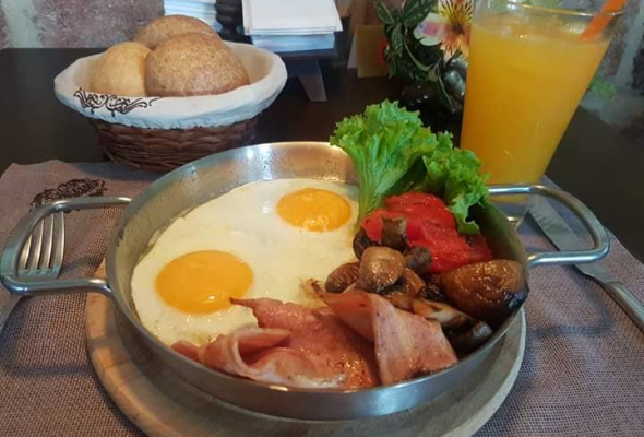 შემწვარი კვერცხი: ომლეტი (თვალუკა) ორი კვერცხისგან 5: არჩევით: