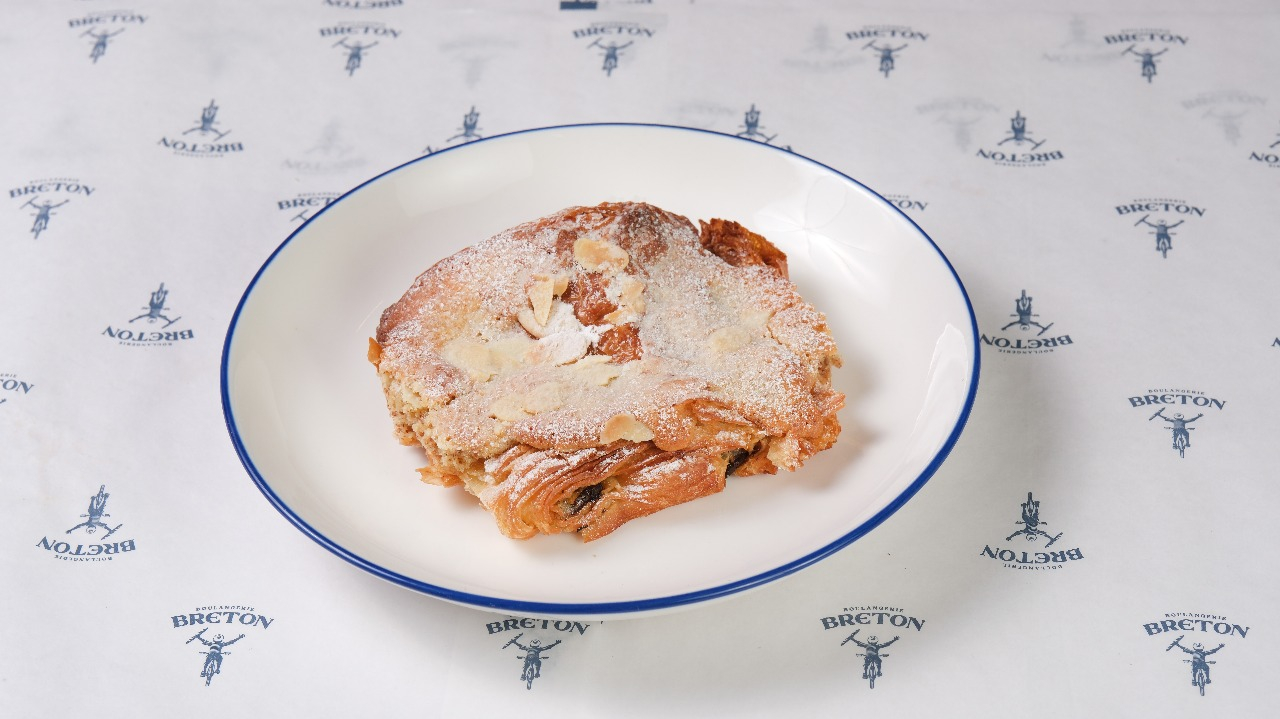 პენო ნუშით და კრუასანით