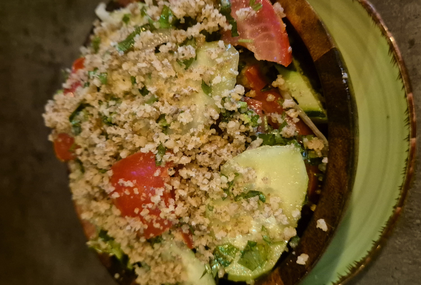 კიტრი პომიდვრის სალათი ნიგვზით